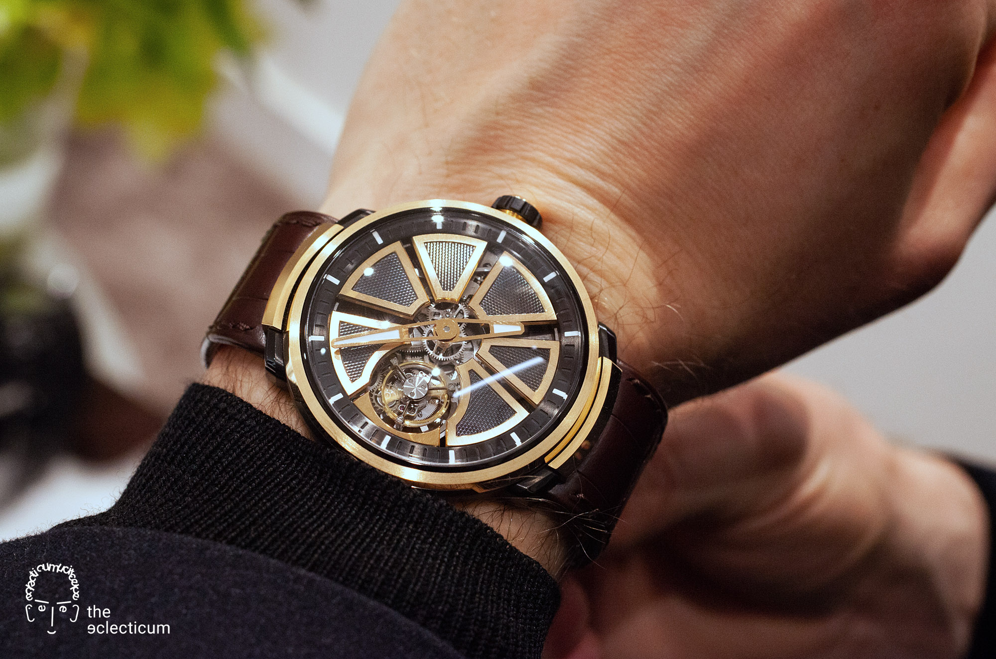 Faberge Visionnaire Tourbillon flying Renaud Papi guillochage wristshot