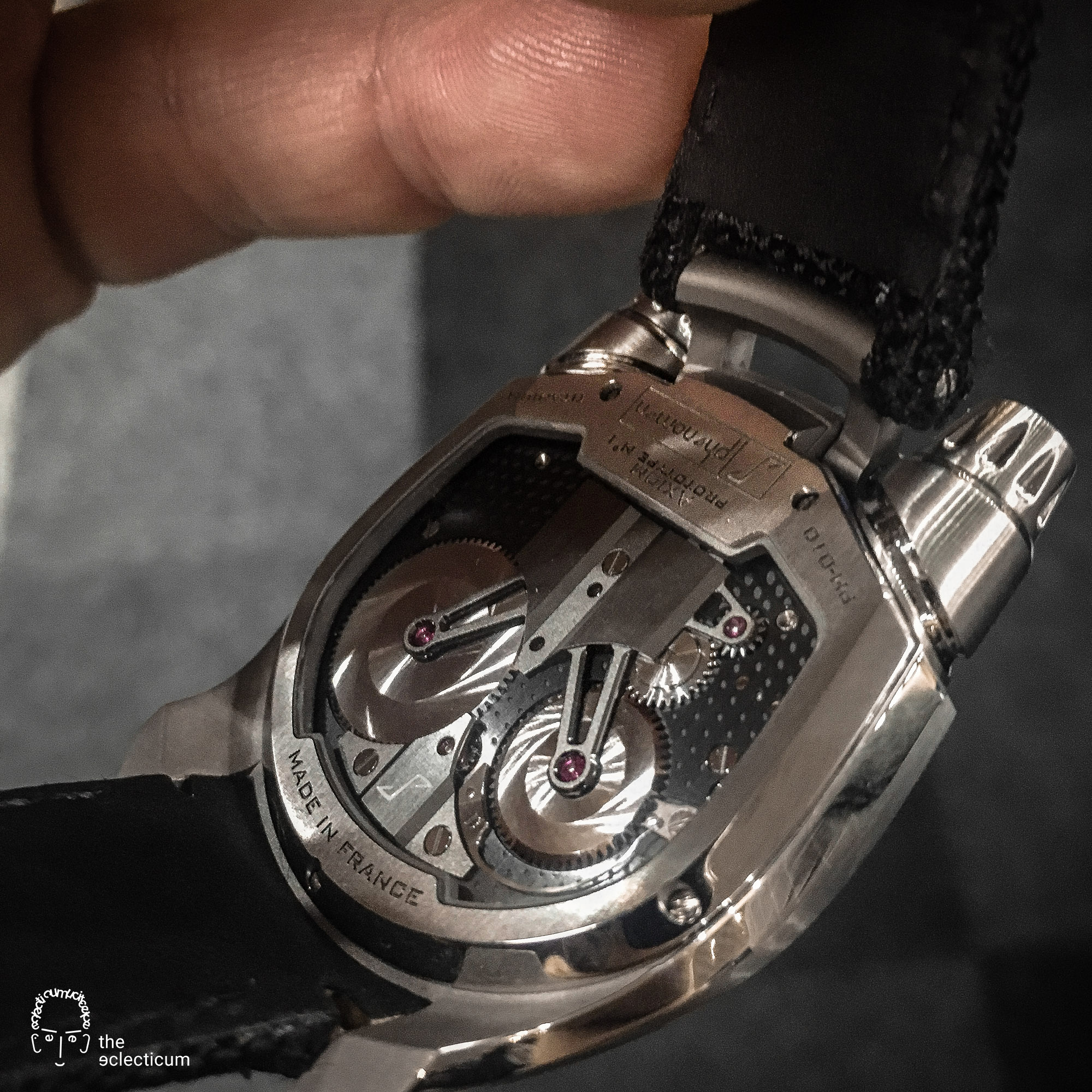 Photographer Guy Lucas de Peslouan shares his images and thoughts on the Phenomen ´AXIOM` and we ´the eclecticum` added some context about the ´driver´s watch`